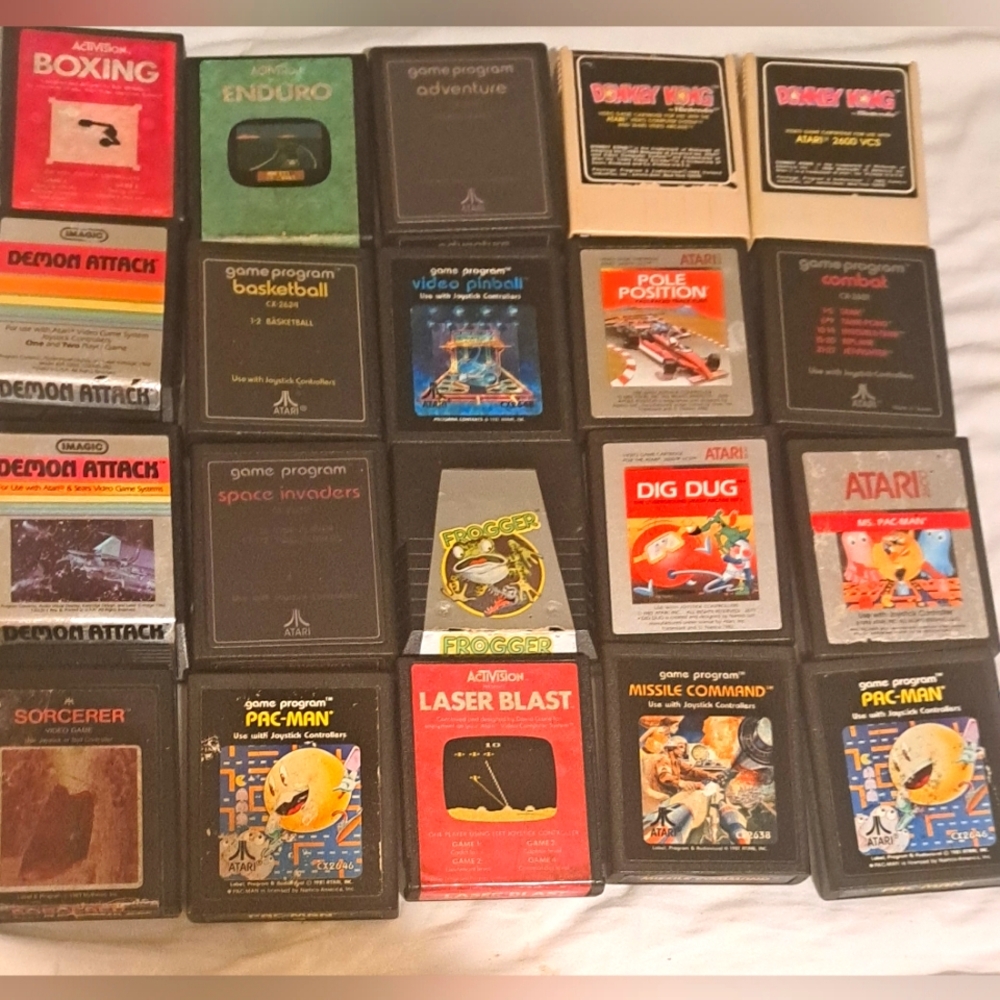 Atari 2600 w/ 2 controllers and 20 games